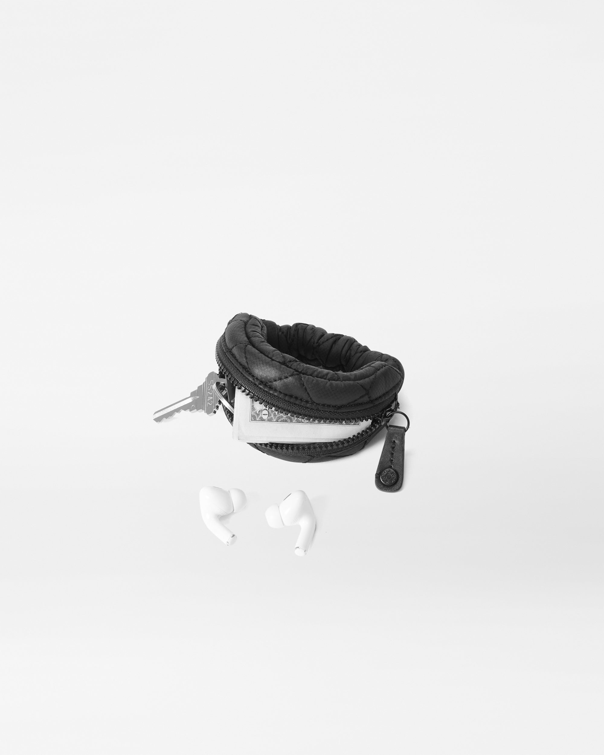 Black Jogging Wristlet - prop 1